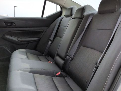 Used 2025 Nissan Altima 2.5 SV FWD image 35