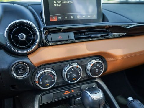 Used 2020 FIAT 124 Spider Lusso RWD image 42