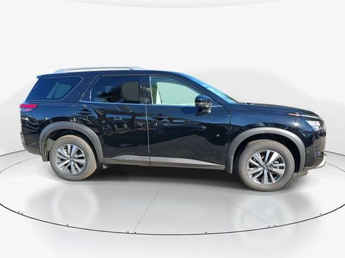 New 2025 Nissan Pathfinder SL image 11