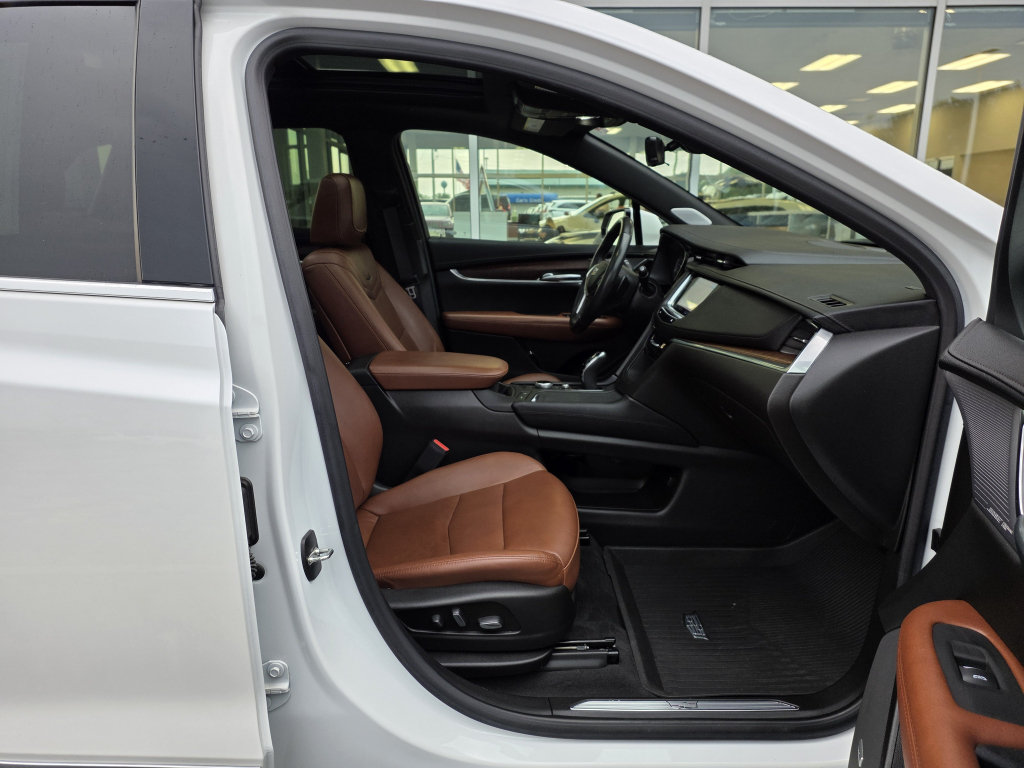 Used 2023 Cadillac XT5 Premium Luxury w/ Technology Package AWD/4WD image 44
