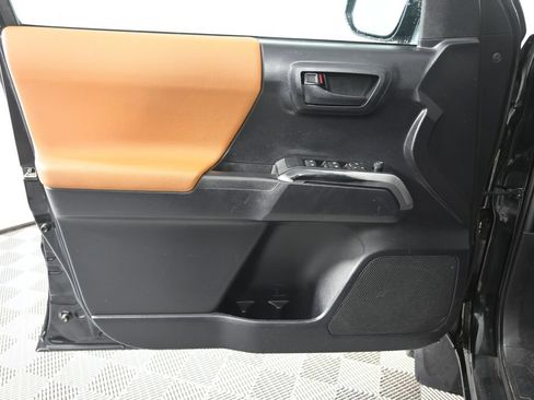 Used 2020 Toyota Tacoma SR5 AWD/4WD image 18