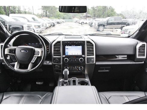 Used 2017 Ford F150 Platinum w/ Equipment Group 701A Luxury AWD/4WD image 12