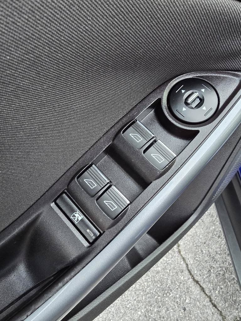 Used 2014 Ford Focus Titanium FWD image 20