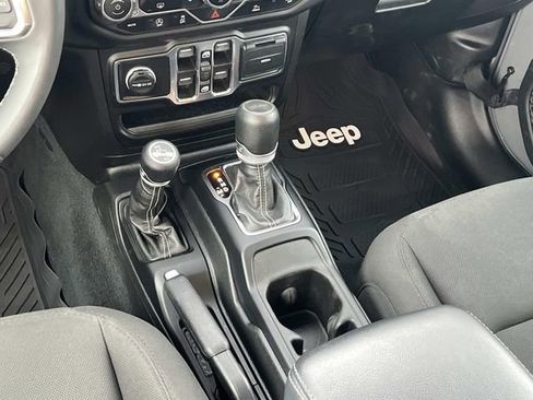 Used 2023 Jeep Wrangler Unlimited Sahara AWD/4WD image 14