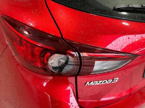Used 2018 MAZDA MAZDA3 Touring FWD image 13