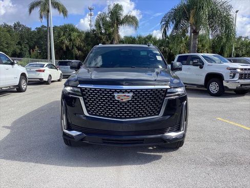 Used 2022 Cadillac Escalade ESV Luxury RWD image 2
