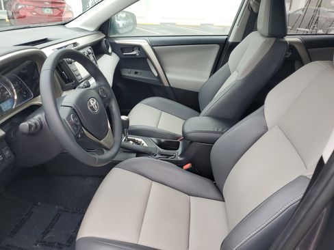 Used 2015 Toyota RAV4 Limited image 18