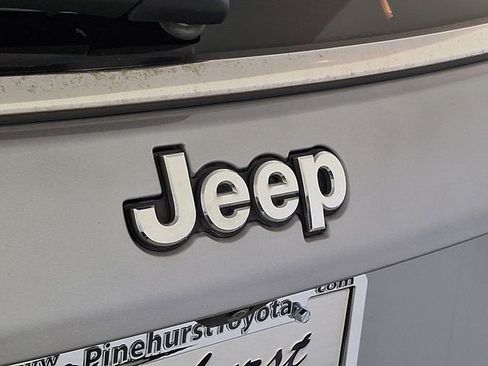 Used 2022 Jeep Compass Limited image 34