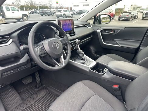 Certified 2025 Toyota RAV4 XLE image 28