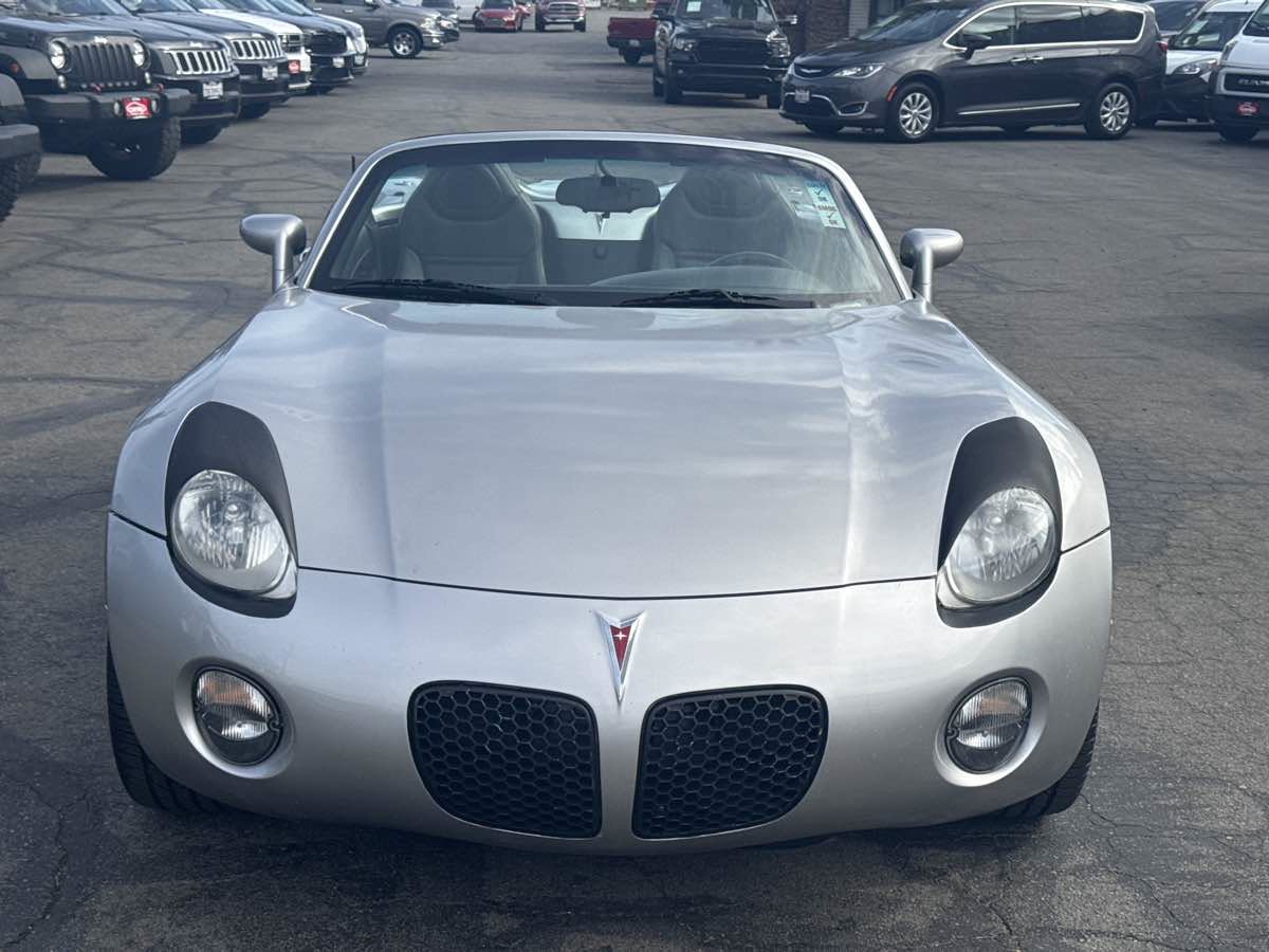 Used 2008 Pontiac Solstice Convertible w/ Premium Package RWD image 2
