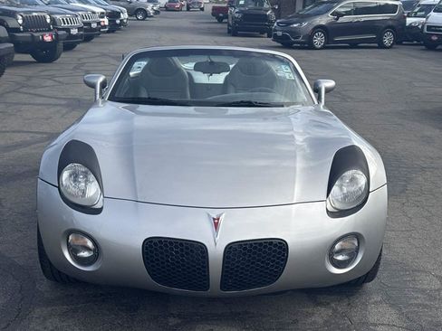 Used 2008 Pontiac Solstice Convertible w/ Premium Package RWD image 2