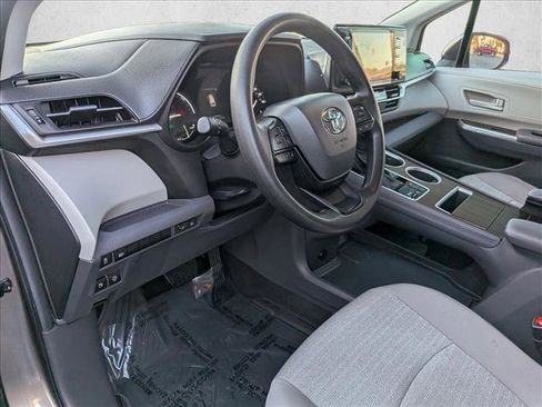 Used 2024 Toyota Sienna LE FWD image 10