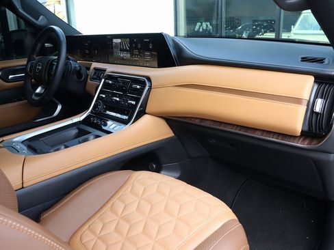 Used 2025 Nissan Armada Platinum Reserve image 24