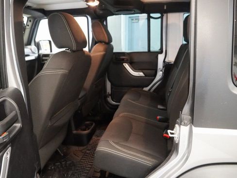 Used 2014 Jeep Wrangler Unlimited Rubicon w/ Connectivity Group image 21