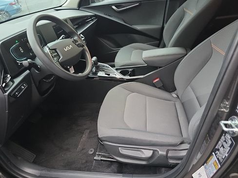 Used 2025 Kia Niro LX FWD image 5