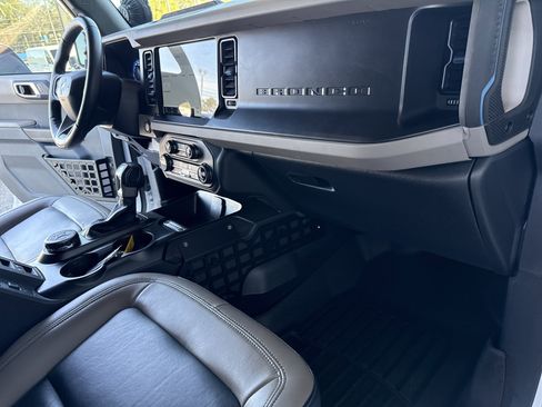 Used 2023 Ford Bronco Wildtrak image 16