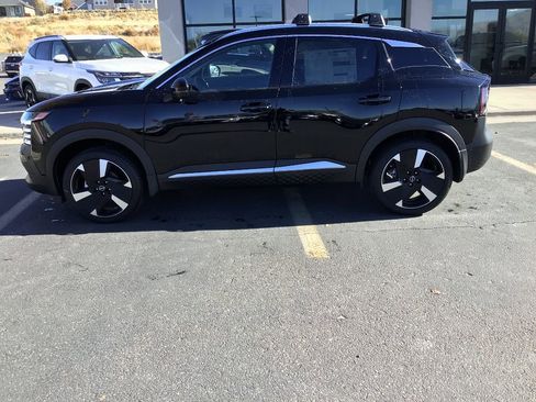 New 2026 Nissan Kicks SR w/ Cold Weather Package image 3