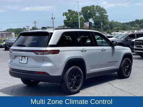 Used 2025 Jeep Grand Cherokee Altitude AWD/4WD image 9