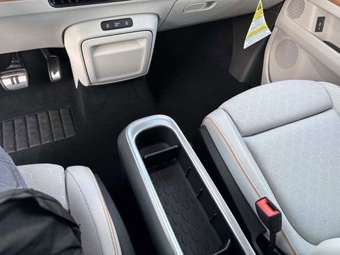 New 2025 Volkswagen ID. Buzz Pro S Plus image 27