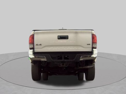 Used 2018 Toyota Tacoma SR5 w/ Exterior Package AWD/4WD image 4