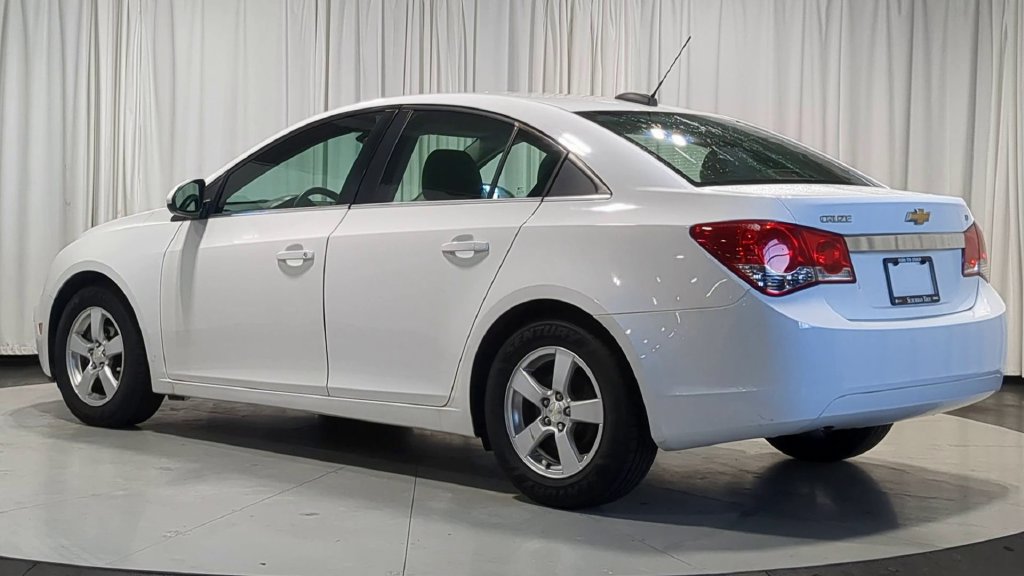 Used 2016 Chevrolet Cruze LT FWD image 8
