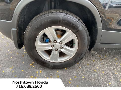 Used 2017 Chevrolet Trax LT w/ Sun & Sound Package image 13