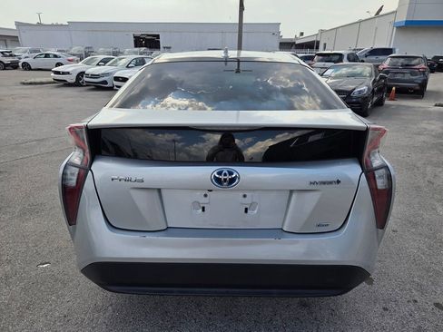 Used 2016 Toyota Prius Four FWD image 12