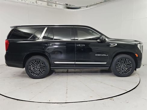 Used 2021 GMC Yukon Denali w/ Denali Premium Package image 7