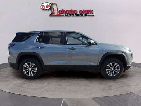 Used 2026 Chevrolet Equinox LT FWD image 8