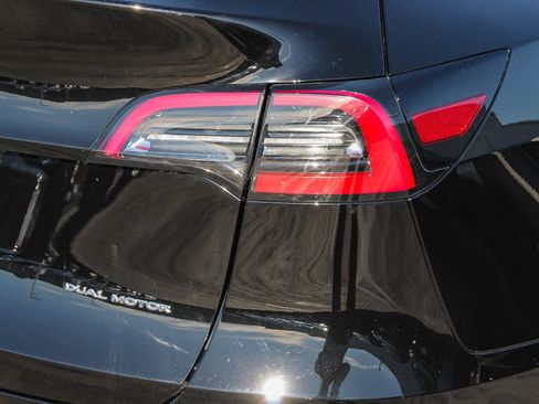 Used 2024 Tesla Model Y Long Range image 10