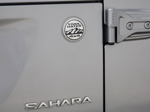 Used 2018 Jeep Wrangler Unlimited Sahara image 4