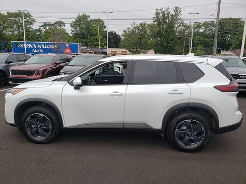 Used 2025 Nissan Rogue SV FWD image 3