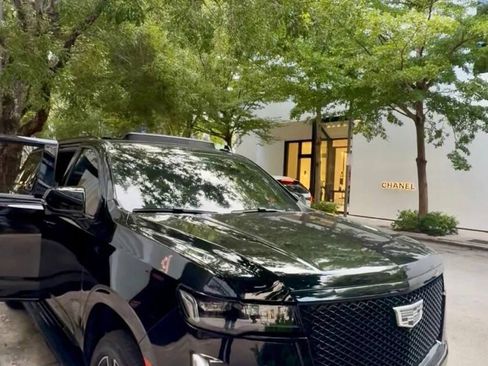 Used 2021 Cadillac Escalade ESV Sport Platinum RWD image 5