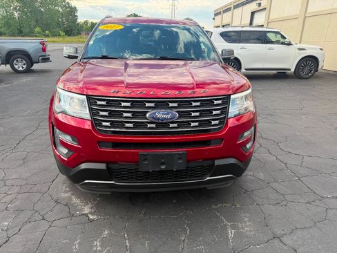Used 2017 Ford Explorer XLT w/ Equipment Group 202A AWD/4WD image 2
