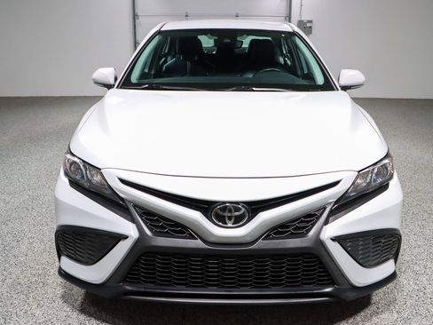 Used 2023 Toyota Camry SE image 4