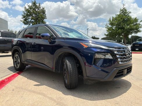 Used 2025 Nissan Rogue SV FWD image 4