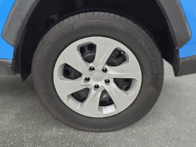 Used 2019 Toyota RAV4 LE w/ All Weather Liner Package AWD/4WD image 30