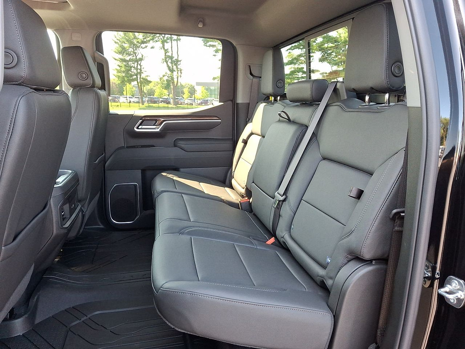 New 2026 Chevrolet Silverado 1500 RST w/ Redline Edition AWD/4WD image 13