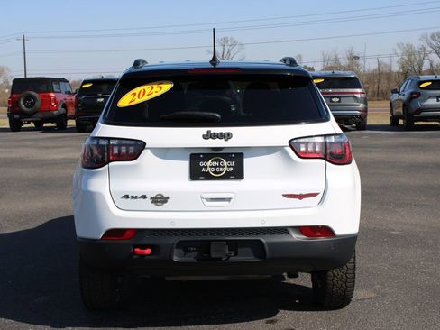 Used 2025 Jeep Compass Trailhawk w/ Trailer Tow Group AWD/4WD image 8