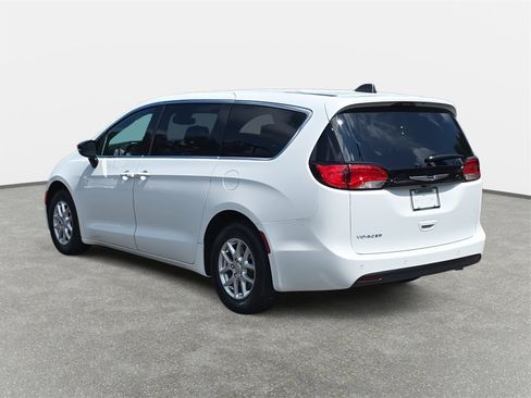 New 2026 Chrysler Voyager LX image 7