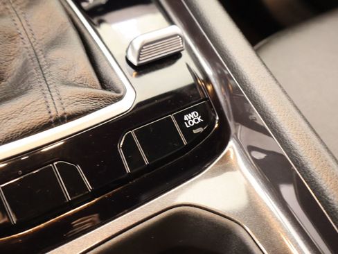 Used 2024 Jeep Compass Latitude image 7