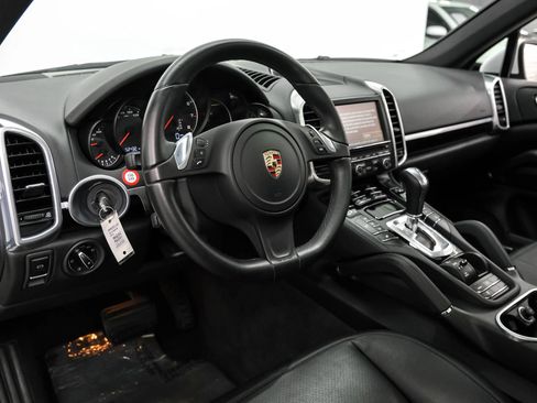 Used 2014 Porsche Cayenne Platinum Edition AWD/4WD image 2