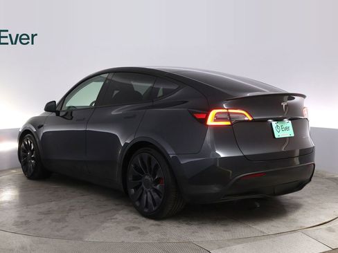 Used 2024 Tesla Model Y Performance image 17