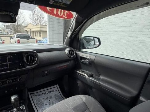 Used 2019 Toyota Tacoma TRD Off-Road image 28