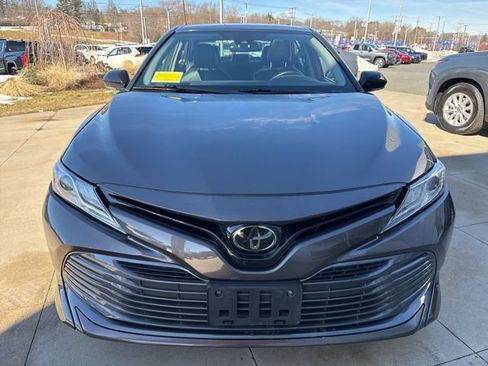 Used 2019 Toyota Camry XLE image 2