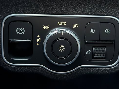 Certified 2024 Mercedes-Benz GLB 250 image 31