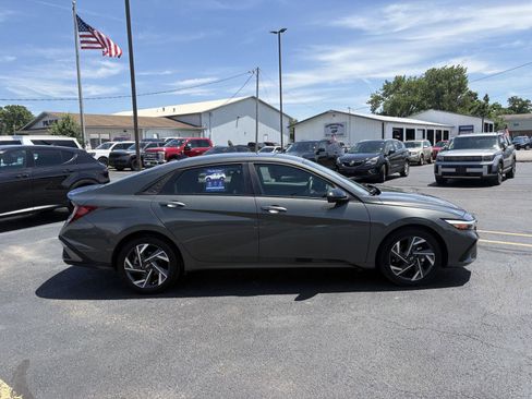 Used 2025 Hyundai Elantra Sport FWD image 22