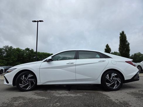 Used 2025 Hyundai Elantra SEL FWD image 24
