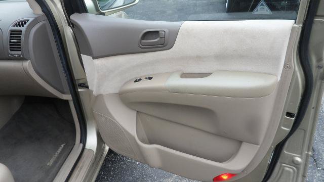 Used 2008 Kia Sedona LX FWD image 15