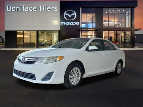 Used 2012 Toyota Camry LE image 3